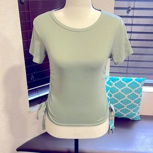BRIT & BRI‎ | green adjustable tshirt